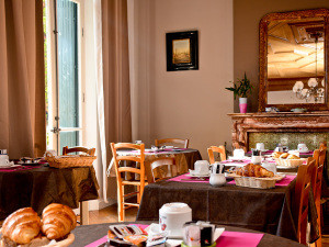 petit-dejeuner-hotel-barcelonnette-grande-erperviere-022-300x225